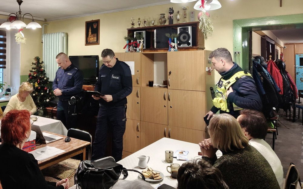zdjęcie: Babciu, dziadku bądźcie bezpieczni. Policja przypomina / fot. KPP Wschowa