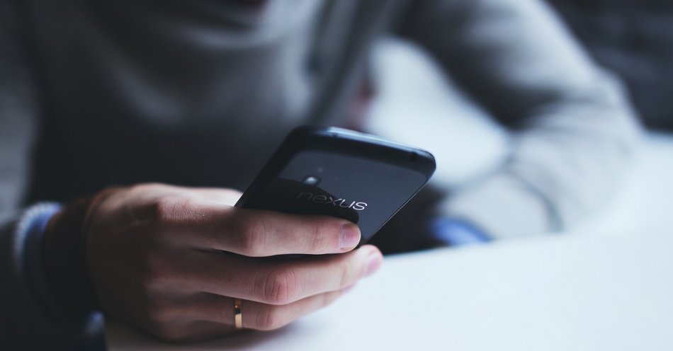 zdjęcie: Był przekonany, że koresponduje z córką. Dał się oszukać / pixabay/1281632