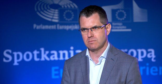 Coraz więcej Polaków widzi korzyści płynące z obecności w UE. Co ósmy wciąż jednak nie potrafi ich wskazać