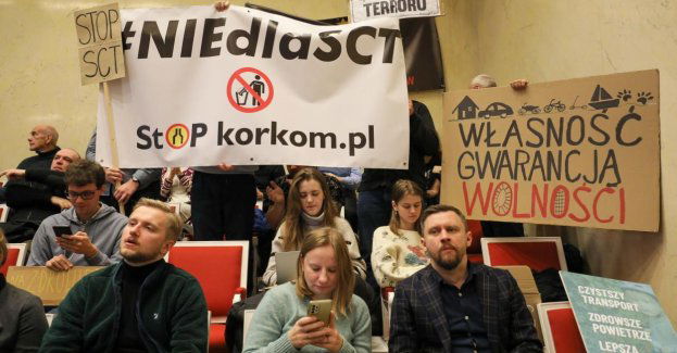 Przeciwnicy Strefy Czystego Transportu domagają się referendum