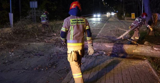 Prawie 3 tys. zgłoszeń dotyczących pogody; 46 uszkodzonych budynków