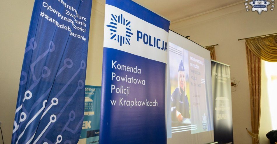 zdjęcie: Debata w Krapkowicach o cyberbezpieczeństwie i odpowiedzialności / fot. KPP Krapkowice