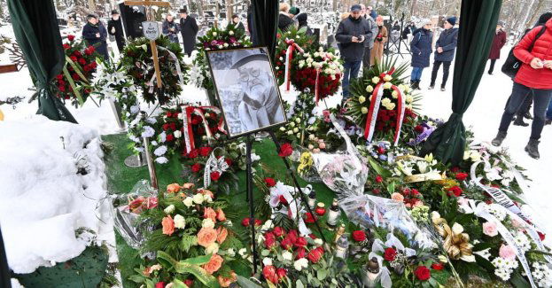 Paweł Huelle spoczął na cmentarzu Srebrzysko