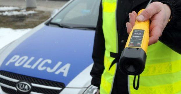 Nietrzeźwy kierowca ujęty na ruchliwej drodze