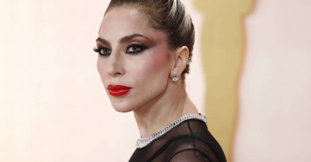 Suknia ze starego warmińskiego drewna prezentem dla Lady Gagi