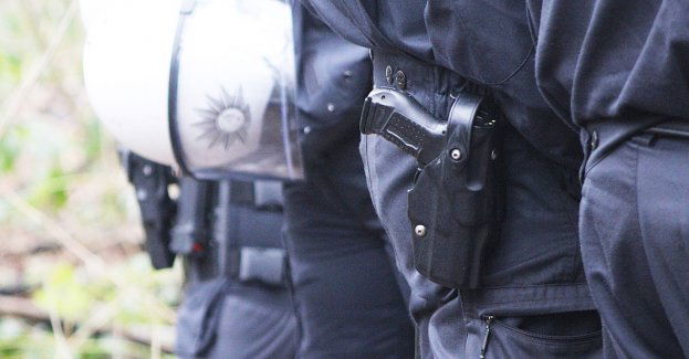 Pościg za złodziejem samochodu; policja oddała strzały