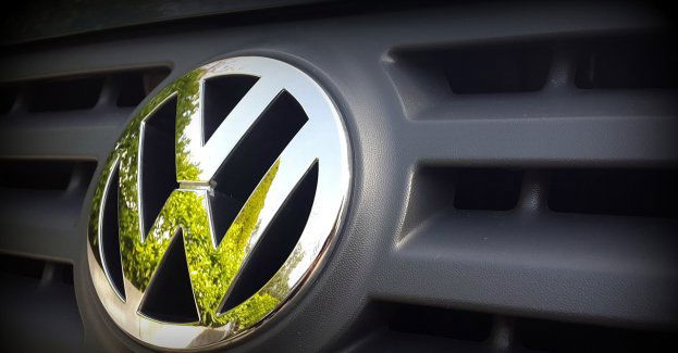 Zderzenie ciężarówki z volkswagenem, 4 osoby ranne