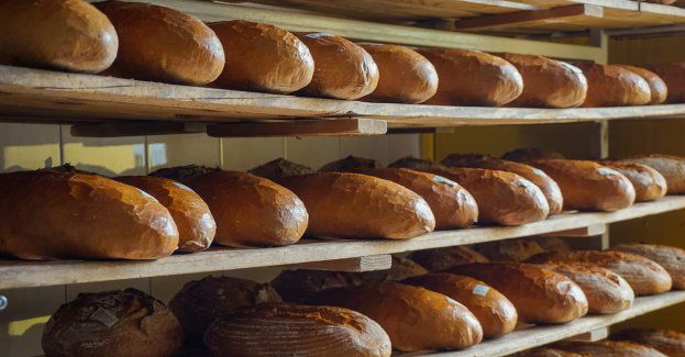 Włamał się do sklepu z pieczywem - chciał ukraść telefon i wyroby cukiernicze. 34-latek z zarzutem