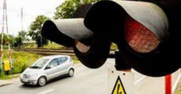 Zachowaj szczególną ostrożność na przejeździe kolejowym