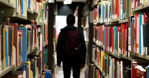 W Kamiennej Górze mężczyzna oblany łatwopalną substancją wszedł do biblioteki. Prawdopodobnie chciał się podpalić
