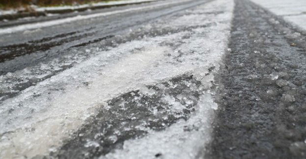 IMGW ostrzega: w nocy oblodzenia w 11 województwach, a w dwóch marznące deszcze powodujące gołoledź