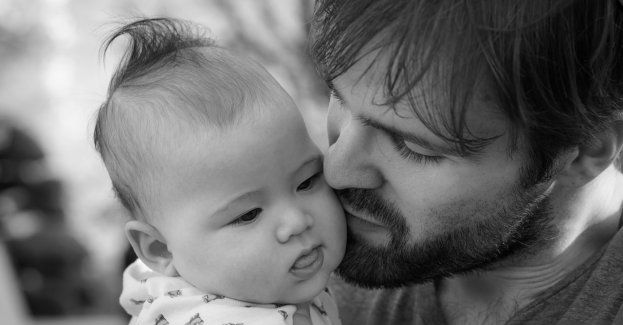 Tatusiowe coraz częściej korzystają z urlopu ojcowskiego