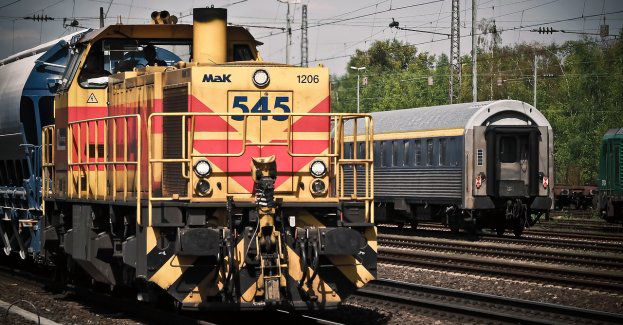 Przywrócono ruch na dk 62 w Chełmcach po awarii lokomotywy (aktl.)