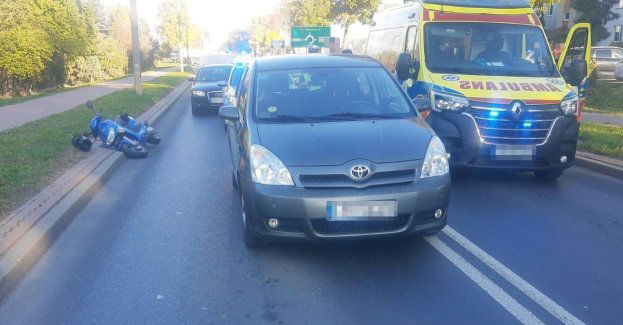 Motorowerzysta uderzył w tył Toyoty w Radzyniu Podlaskim
