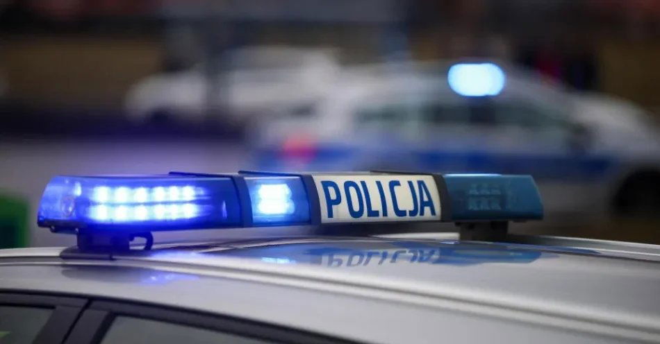 zdjęcie: Mazowieckie: szczątki ludzkie znaleziono w zaroślach na peryferiach Ciechanowa / Kraków, 24.02.2026. Policja zabezpiecza protest przeciwko zabudowie i degradacji Bronowic Małych, przy drodze wjazdowej do Krakowa, 24 bm. Protest dotyczy inwestycji mieszkaniowej realizowanej przy ul. Truszkowskiego i może spowodować poważne utrudnienia w ruchu. (doro) PAP/Łukasz Gągulski