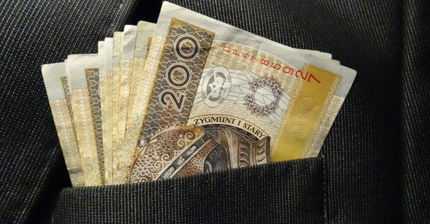 Obywatel Kazachstanu wręczył policjantom 200 zł "na kawę i obiad"