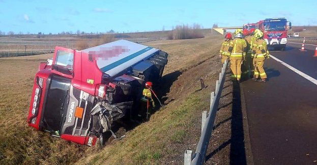 Ciężarówka przewróciła się do rowu - możliwe utrudnienia na drodze S12/S17 w kierunku Lublina