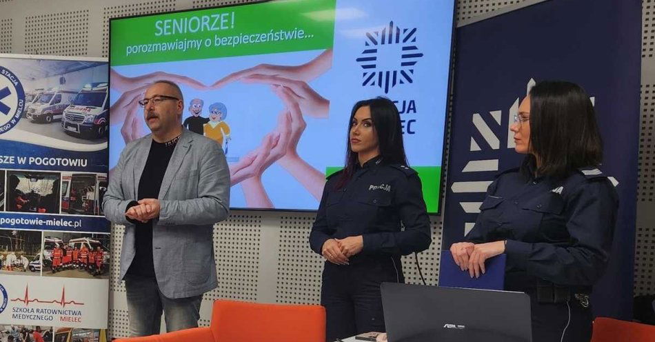 zdjęcie: Mieszkańcy Przecławia rozmawiali o bezpieczeństwie / fot. KPP w Mielcu