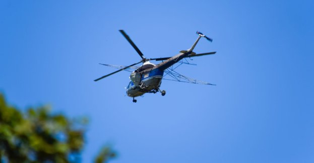 Dk 25 zablokowana po uderzeniu auta w drzewo