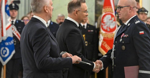 Prezydent wręczył awanse generalskie oficerom wojska, straży pożarnej i policji