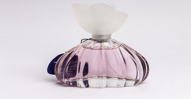 Policja zatrzymała parę, która handlowała w internecie podróbkami perfum