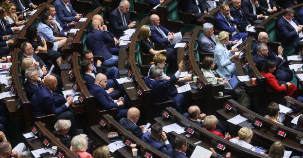 Sejm uchwalił nowelizację ustawy w sprawie "renty wdowiej" w rządowym kształcie