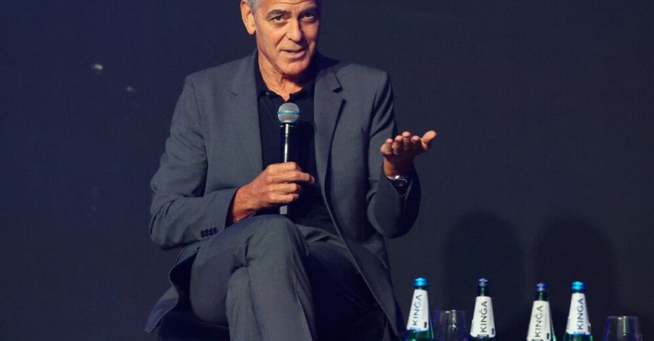 zdjęcie: George Clooney: demokracja to jest coś żywego, co oddycha i ciągle napotyka na wyzwania / Łódź, 25.10.2025. Amerykański aktor, reżyser, producent filmowy i działacz humanitarny George Clooney podczas rozmowy