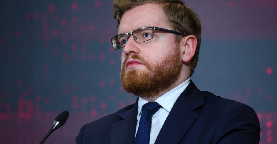 zdjęcie: Wiceminister cyfryzacji: w poniedziałek konsultacje ws. projektu dot. ochrony w internecie / Warszawa, 09.01.2026. Wiceminister cyfryzacji Dariusz Standerski na konferencji prasowej w siedzibie resortu w Warszawie, 9 bm. Temat spotkania: 