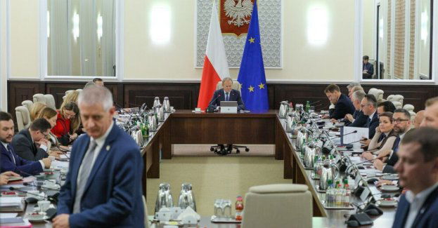 Premier: projekt nowelizacji Karty nauczyciela o godzinach ponadwymiarowych będzie poselski