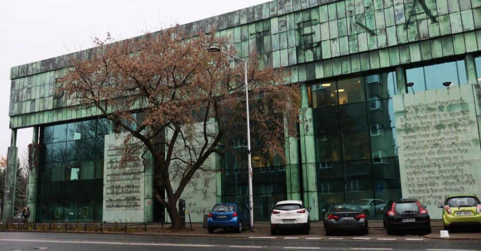 zdjęcie: Prokuratura: skradzione z Biblioteki Uniwersytetu Warszawskiego starodruki sprzedawane były w Rosji / Warszawa, 23.11.2023. Siedziba Biblioteki Uniwersytetu Warszawskiego. (ls/awol) PAP/Leszek Szymański