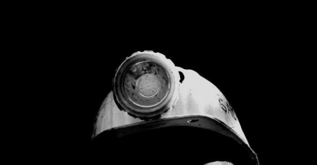 Ratownicy namierzyli lampę poszukiwanego górnika po wstrząsie w KWK Mysłowice-Wesoła