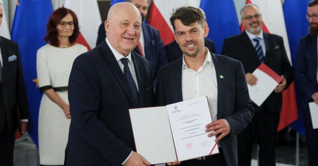 Nowi posłowie odebrali z rąk szefa PKW zaświadczenia o wyborze
