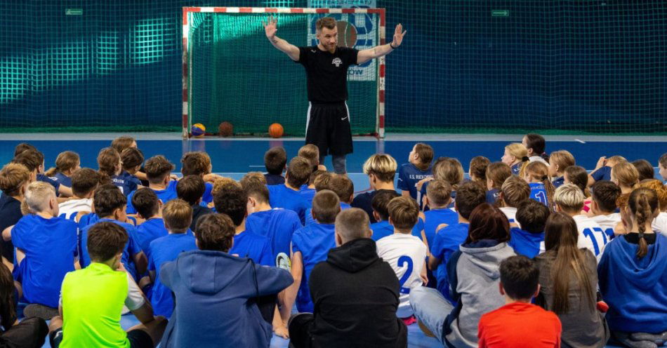 zdjęcie: Kacper Kacpa Lachowicz zaprosił całe rodziny do aktywności fizycznej. Sport jest narzędziem i miejscem do spotkania / fot. nadesłane