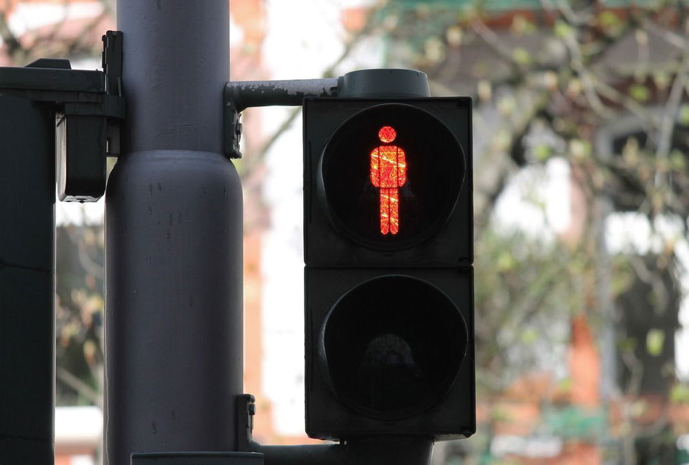 zdjęcie: Przechodził na czerwonym świetle. Dostał 1100 zł mandatu / fot. KPP w Ciechanowie