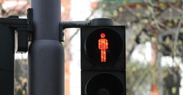 Przechodził na czerwonym świetle. Dostał 1100 zł mandatu