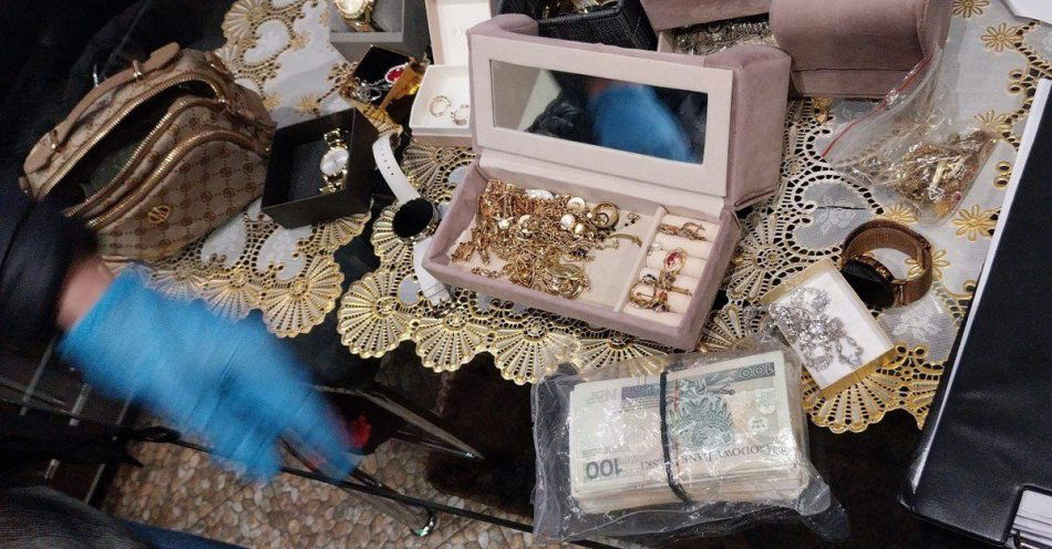 zdjęcie: Zatrzymano dwóch mężczyzn za włamania i kradzieże biżuterii / fot. KPP Włoszczowa