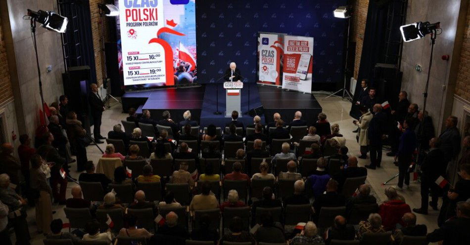 zdjęcie: Kaczyński: matką kryzysu, który mamy, jest sytuacja finansów publicznych / Kwidzyn, 15.11.2025. Prezes Prawa i Sprawiedliwości Jarosław Kaczyński podczas spotkania z mieszkańcami w Kasynie Kultury w Kwidzynie, 15 bm. Spotkanie odbywa się w ramach trasy ph. „Czas Polski, program Polaków”. (mr) PAP/Adam Warżawa