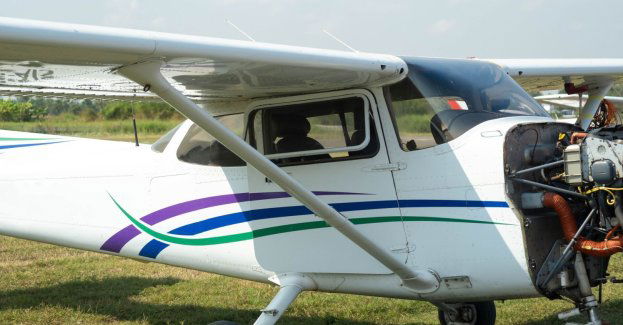Wypadek samolotu na Jeziorze Lednickim; pilot i pasażerka nie odnieśli obrażeń