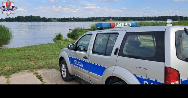 Policjanci z Nielisz patrolują zalew z lądu i wody