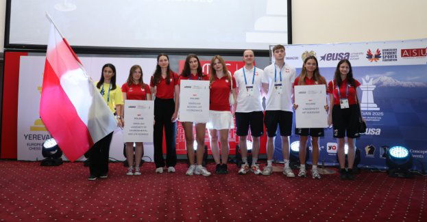Szachistki UW Warszawa ze srebrnym medalem AME w Erywaniu!