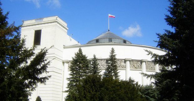 Kto zyskał na dodatkowym posiedzeniu Sejmu?