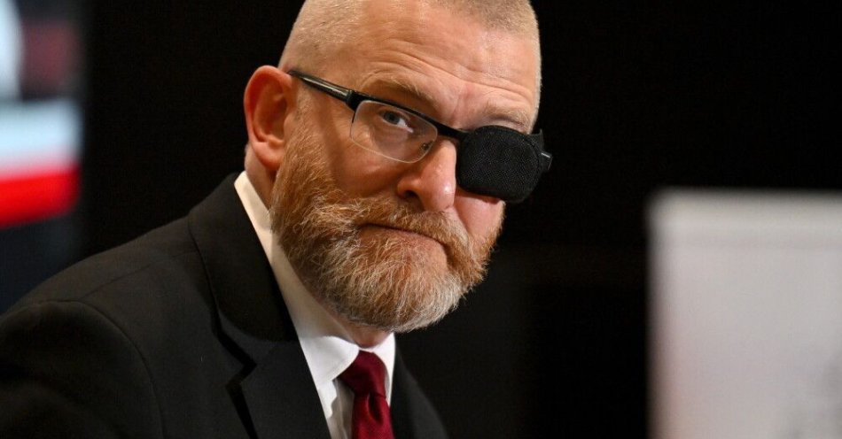 zdjęcie: W styczniu przesłuchanie Grzegorza Brauna w sprawie pozbawienia wolności lekarki / Kielce, 11.10.2025. Europoseł Grzegorz Braun podczas debaty