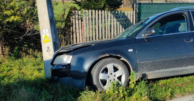Chciał uciec przed patrolem drogówki, jazdę zakończył na słupie energetycznym