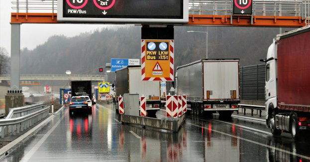 We wtorek na granicy ze Słowacją skontrolowano 9,1 tys. osób i 4,5 tys. pojazdów