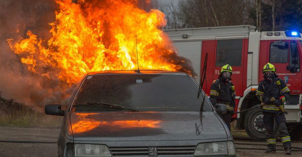 Płonąca osobówka zablokowała Obwodnicę Trójmiasta w kierunku Łodzi