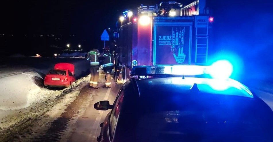 zdjęcie: Kierował mimo zakazu i cofniętych uprawnień Audi w rowie / fot. KPP w Lubaczowie Fot. KPP Lubaczów