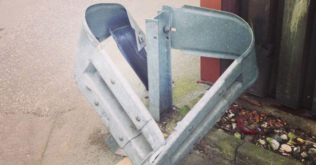 Auto wjechało w barierki ochronne, zginął 51-latek