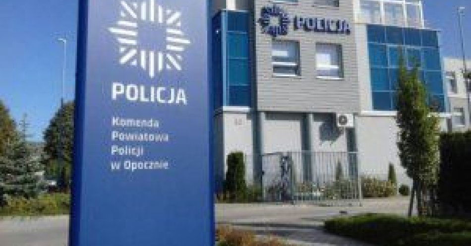 zdjęcie: Policjant spoza służby zatrzymał złodzieja w sklepie / fot. KPP w Opocznie