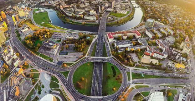 Policyjny dron obserwował pieszych