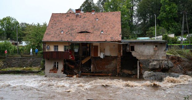 10 tys. pomocy doraźnej dla powodzian; stan klęski ma trwać 30 dni